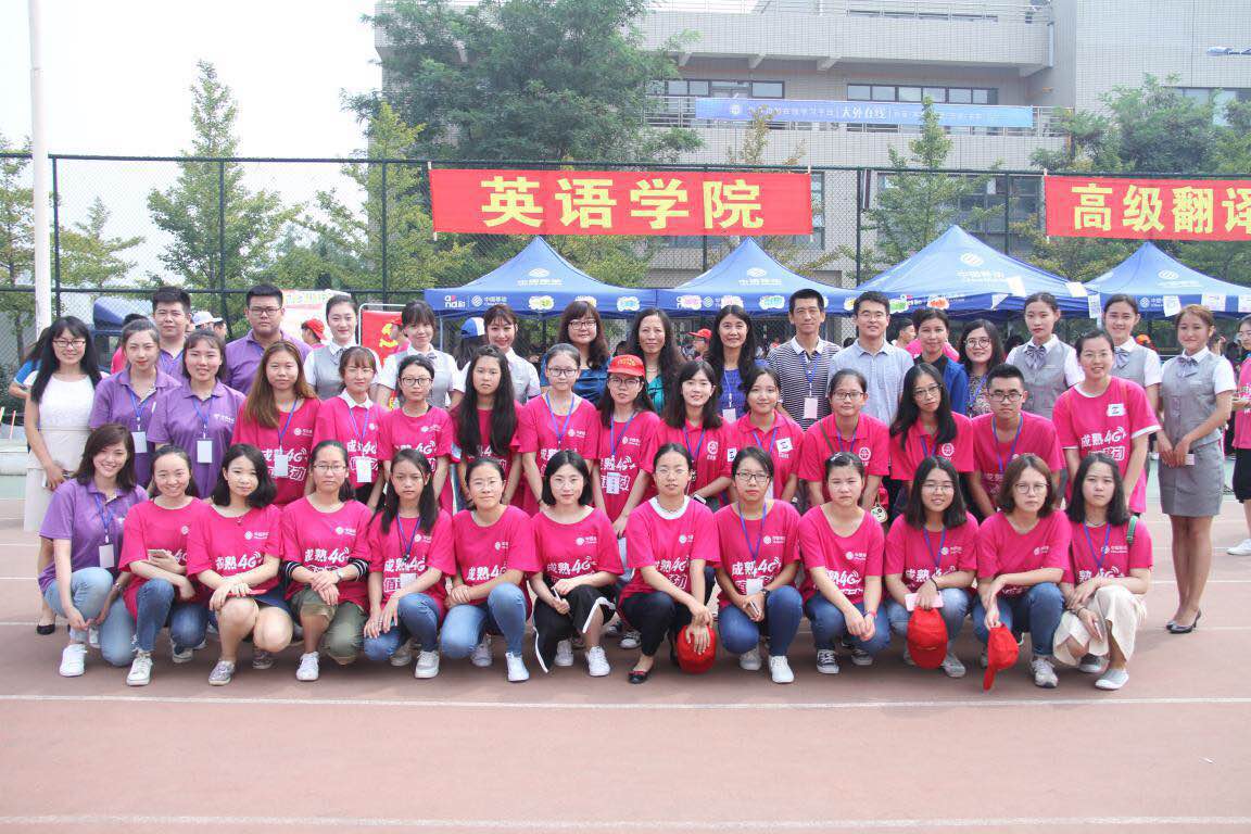 快猫短视频
志愿者与老师.jpg